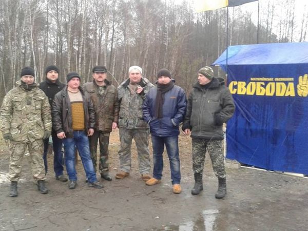 Украинские националисты снова начали блокировать фуры из России
