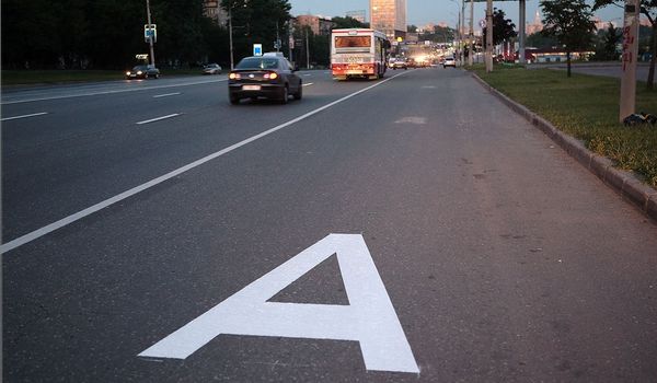 В Москве автомобилям каршеринга могут разрешить ездить по выделенным полосам