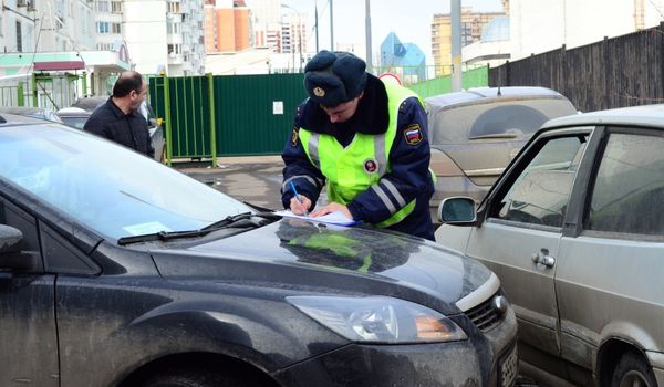 В Москве предлагают вдвое увеличить штраф за вызов сотрудников ГИБДД на место мелкой аварии