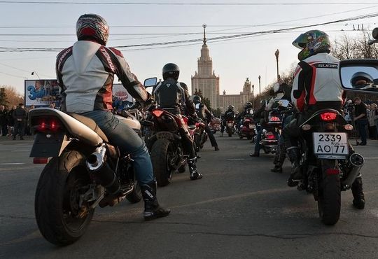 Власти Москвы задумались о штрафах для шумных стритрейсеров и мотоциклов