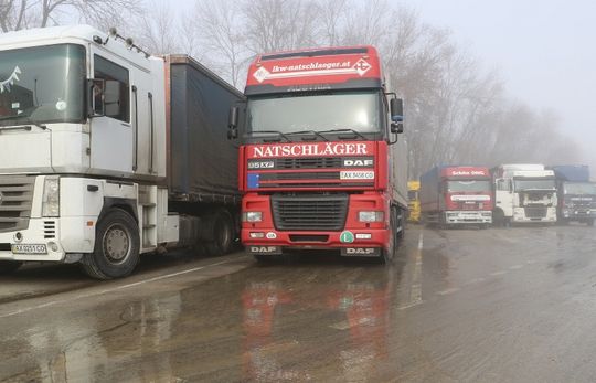 Киев заявил о блокировании украинских грузов на границе с Россией