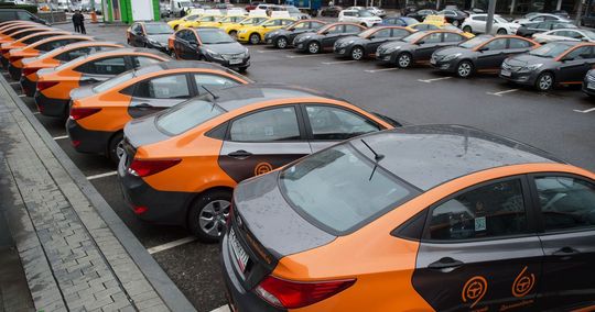 Какие автомобили пользуются популярностью в службах такси