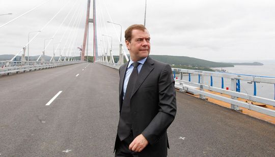 Медведев: региональные дороги соответствуют нормам лишь на одну треть
