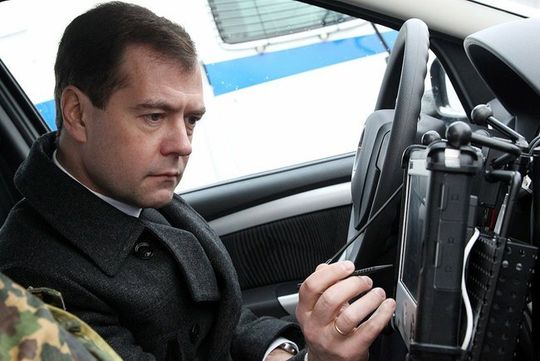 Эксперты опровергли слова Медведева об автомобиле в каждой российской семье