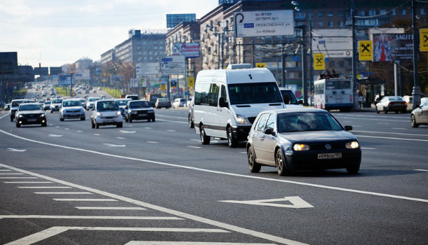 ЦОДД попросил московских водителей не выезжать на новые «выделенки»