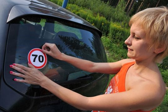 МВД усилит требования к начинающим водителям: скорость не выше 70 км/ч