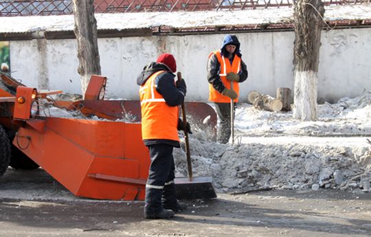 Дорожных чиновников Красноярска обвинили в многократных приписках в отчетах об уборке улиц