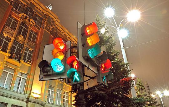 В Москве появился адаптивный светофор с датчиками движения, который улучшил дорожную обстановку