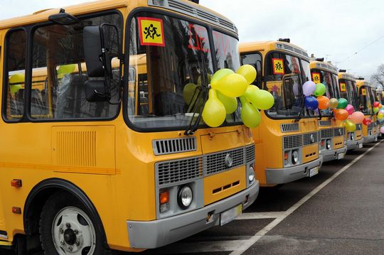 Кабмин планирует отменить запрет на перевозку детей автобусами старше 10 лет