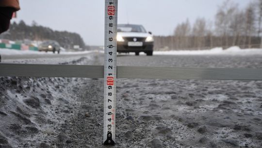 Красноярский водитель попал в ДТП и отсудил у дорожников более 100 тысяч рублей за ямы на дороге