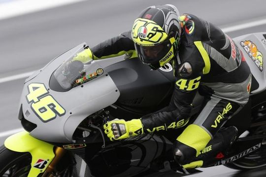 Валентино Росси, пилот MotoGP команды Movistar Yamaha в шлеме AGV