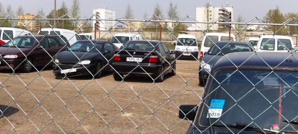 В Госдуме поддержали идею обязать штрафстоянки возвращать автомобили до оплаты