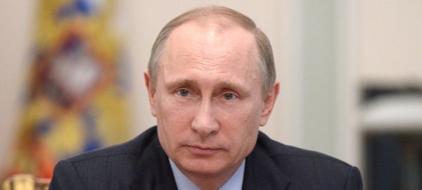 Владимир Путин подписал закон о повышении акцизов на автомобильное топливо с 1 апреля 2016 года