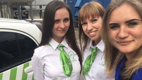 Ловить неплательщиков за парковку в Москве будут девушки на электромобилях