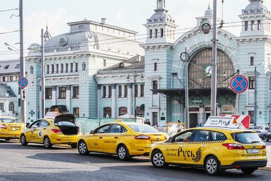 В Москве хотят ввести проездные на такси