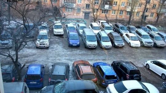 Шлагбаумная война: москвичи третий год судятся из-за парковочных мест во дворах