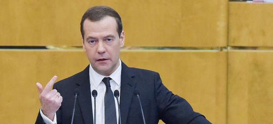Премьер-министр РФ Медведев остался недоволен дорожными подрядчиками в Омске