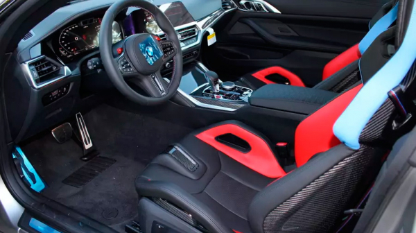 Эксклюзивный BMW M4 Competition x KITH выставлен на продажу