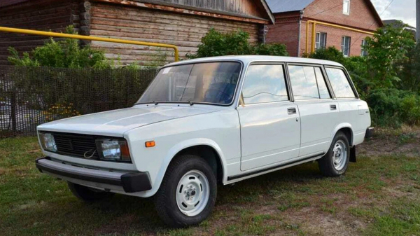 В РФ 30-летний ВАЗ-2104 без пробега продается за 6 млн рублей