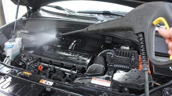 Водителям в РФ рассказали, насколько опасно мыть двигатель автомобиля