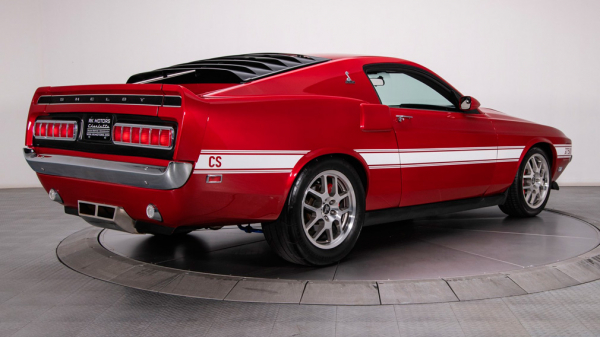 Современный Ford Mustang преобразован в Shelby GT 1969 года выпуска