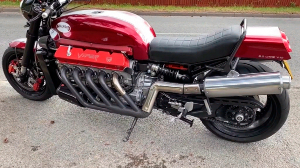 La Red показала самодельный мотоцикл с двигателем Dodge Viper V10