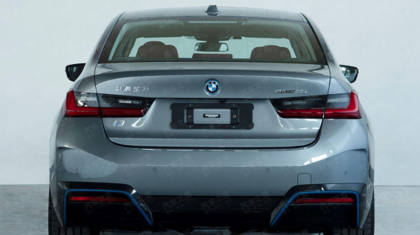 Раскрыт интерьер нового электрического седана BMW i3