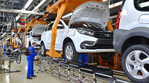 Средняя зарплата на АвтоВАЗе за год выросла на 3 тысячи рублей