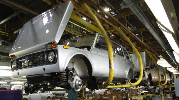 АвтоВАЗ возобновил производство внедорожника Lada Niva