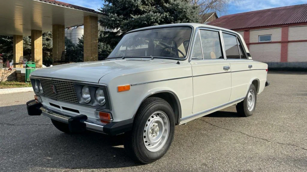 В РФ выставили на продажу новый седан ВАЗ-2106 1977 года за 4 млн рублей
