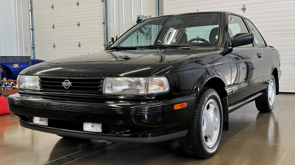Nissan Sentra 30 лет выставили на продажу с пробегом всего 716 километров