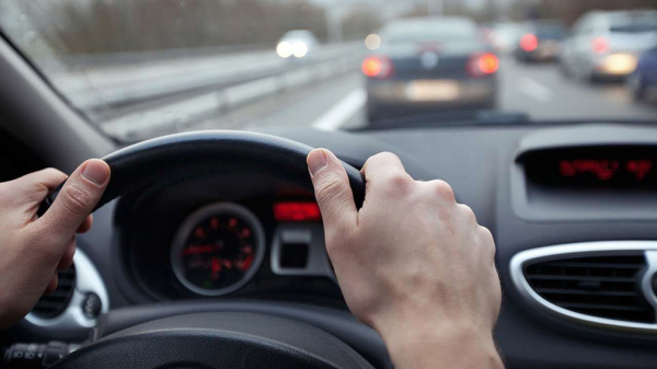 Около четверти водителей в России проголосовали против вежливого вождения