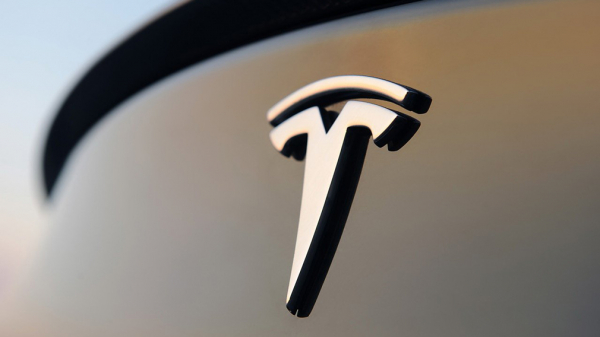Tesla прекращает производство автомобилей в Китае из-за коронавируса