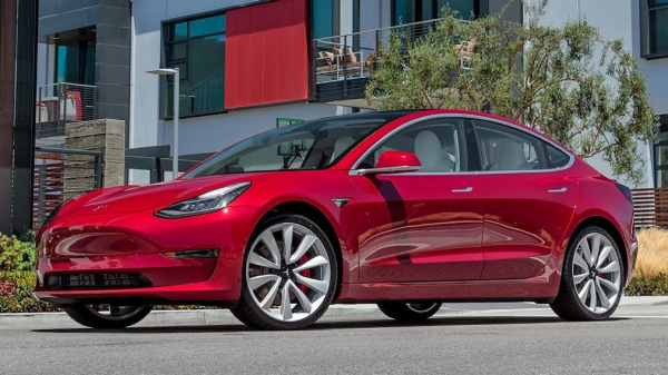 Tesla выпустит полностью автономное такси с футуристическим дизайном