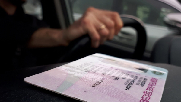 Срок действия истекающих водительских удостоверений в России продлят на три года